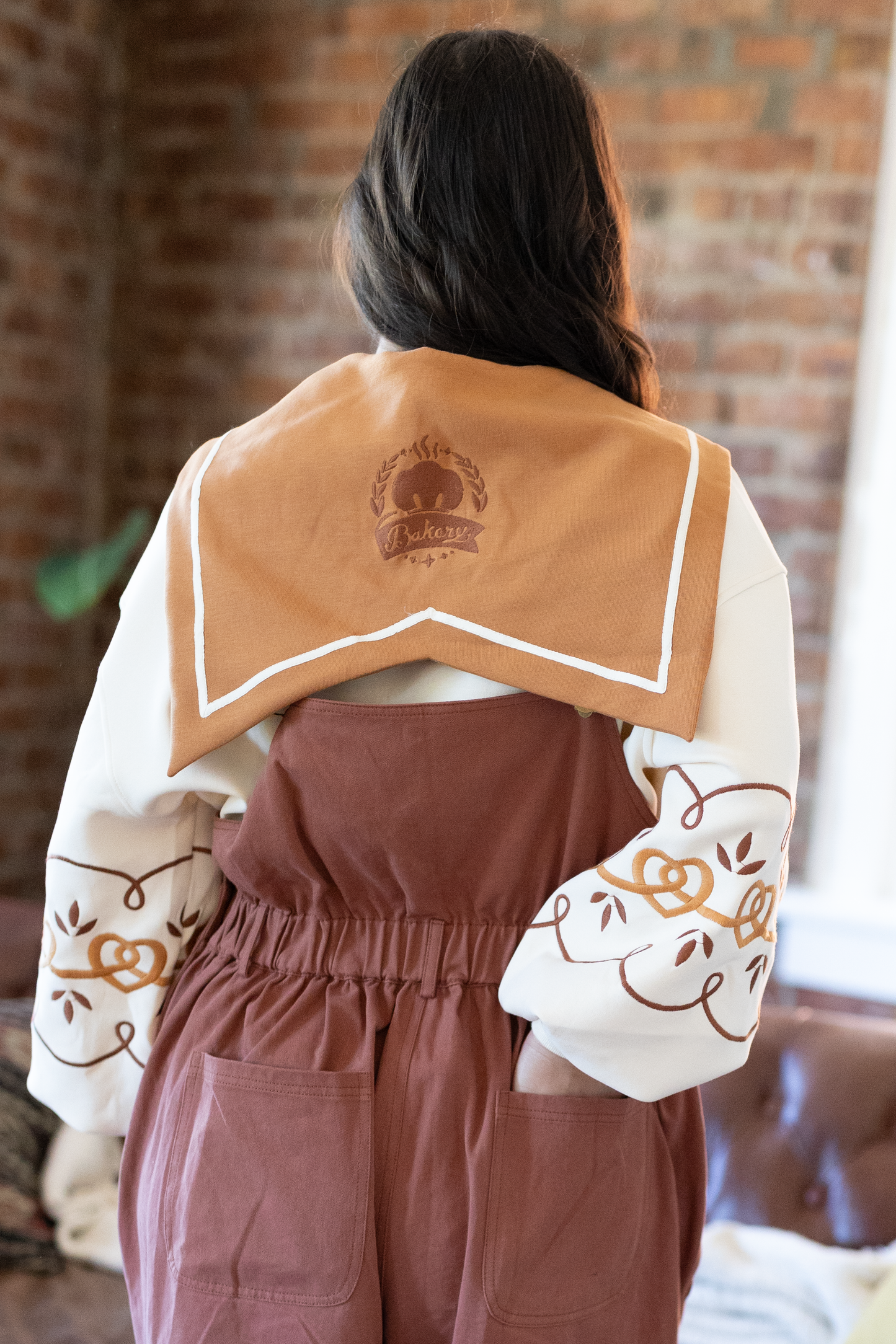 (Pre-Order) Baker's Sweater w/ Cape