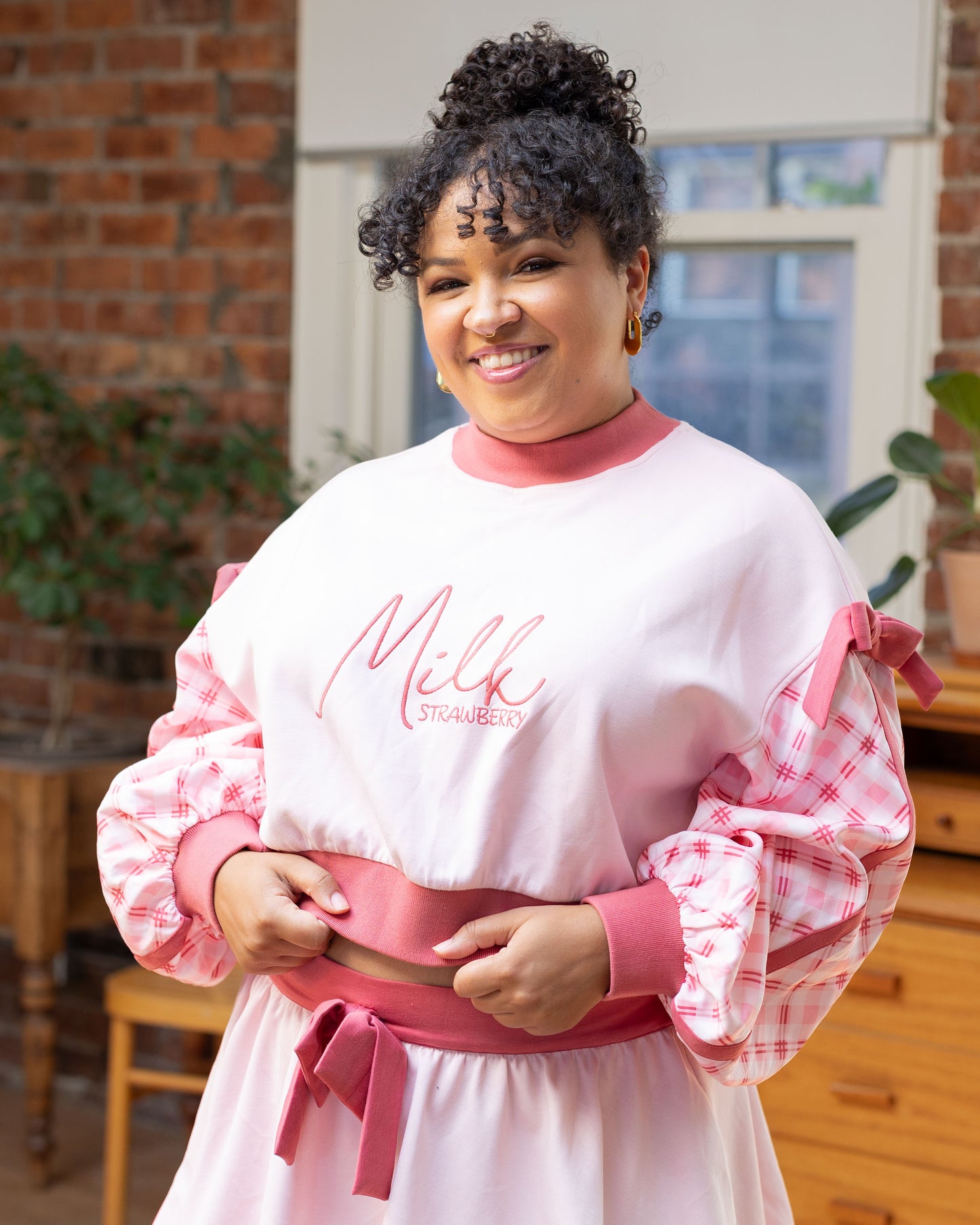 (LIMITED Pre-Order) Cropped Strawberry Milk Sweater