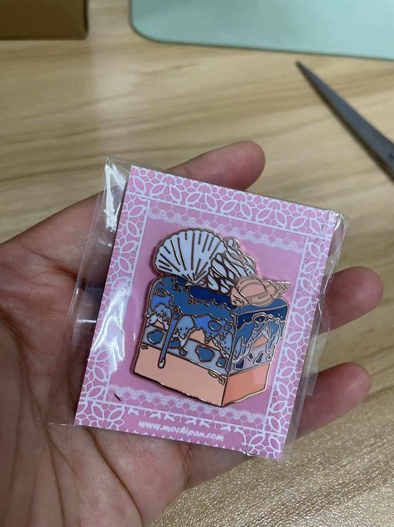 Beach Cake Pin - Mochipan