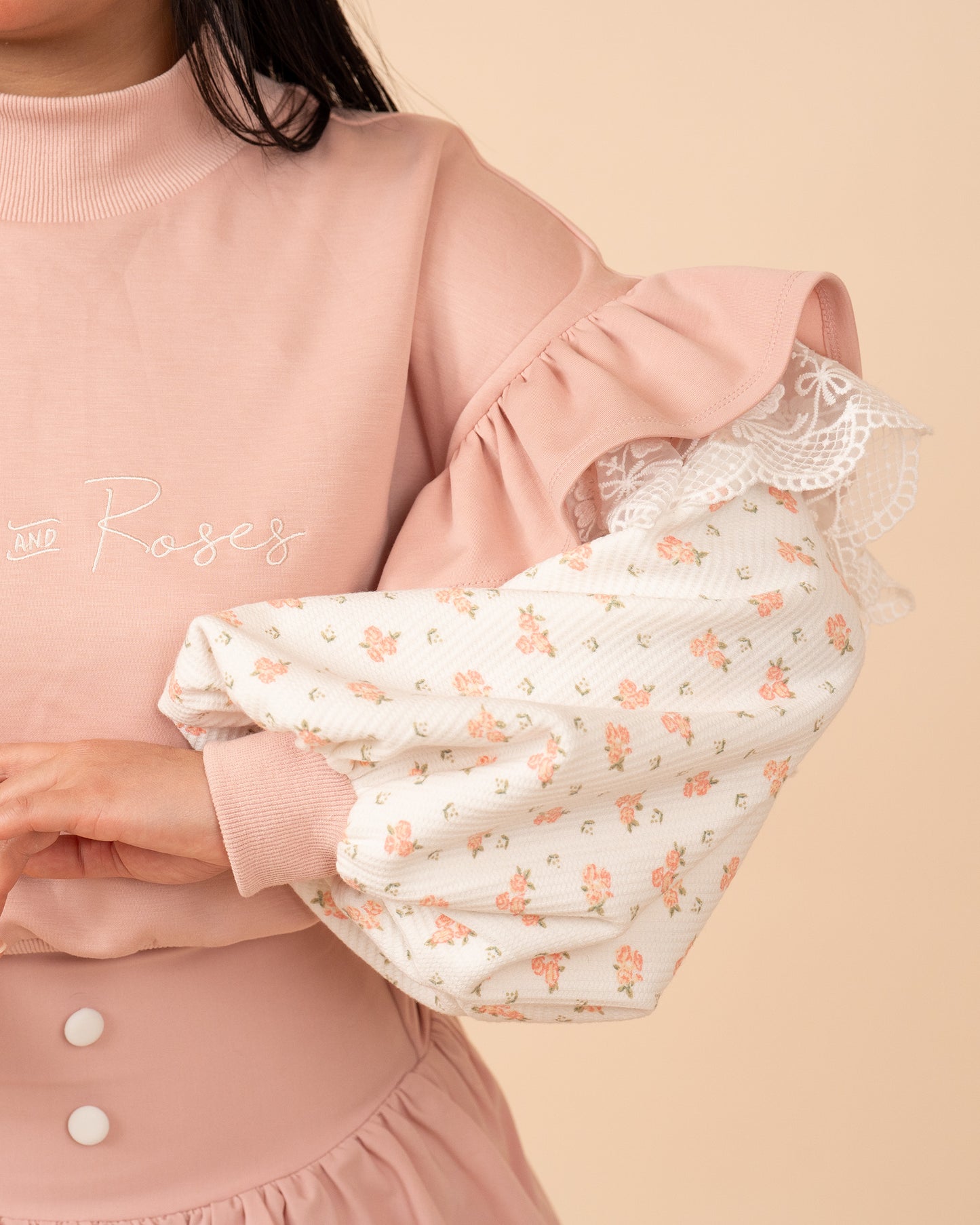 (Pre-Order) Tea & Roses Sweater (Estimated Shipping Date April 15th)